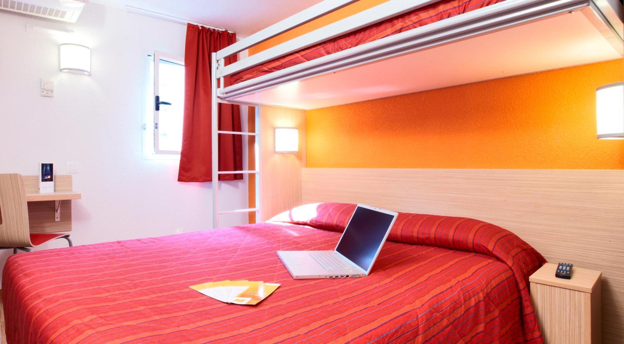 Premiere Classe Montreuil Zewnętrze zdjęcie A typical room at a hotel