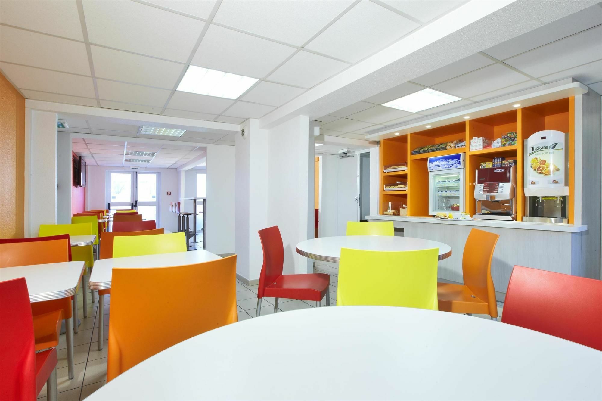 Premiere Classe Montreuil Zewnętrze zdjęcie The cafeteria at the University of Novi Sad
